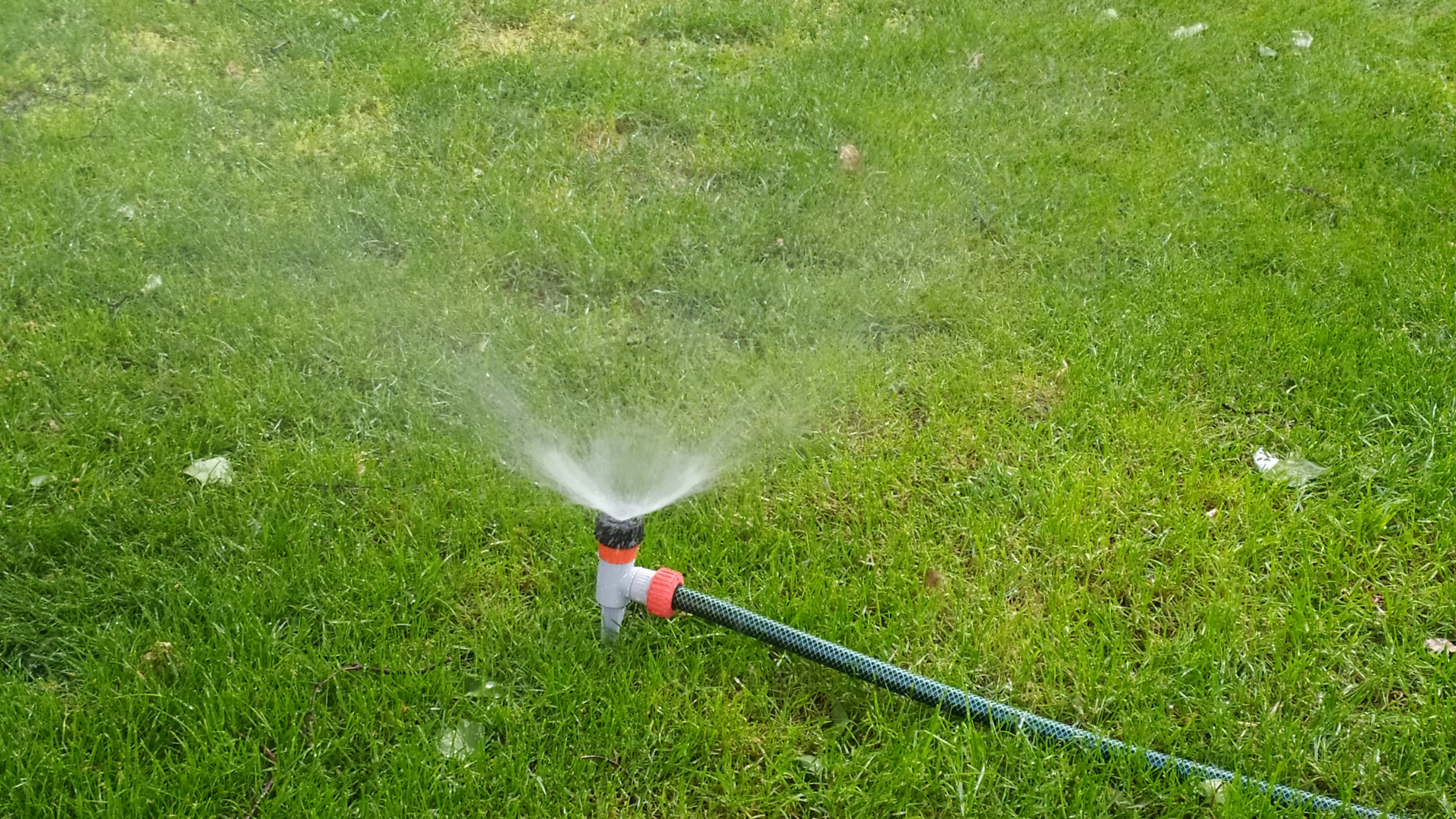 Hogyan pusztíthatjuk ki a gyepet az öntözéssel?