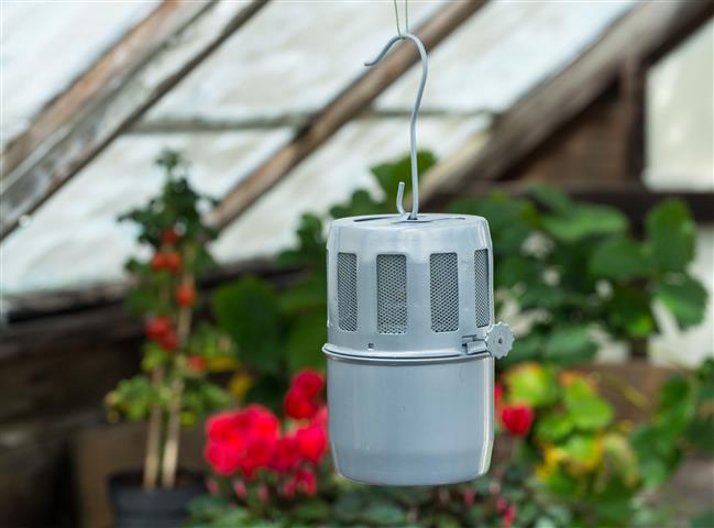 Paraffin heater for greenhouses, hanging