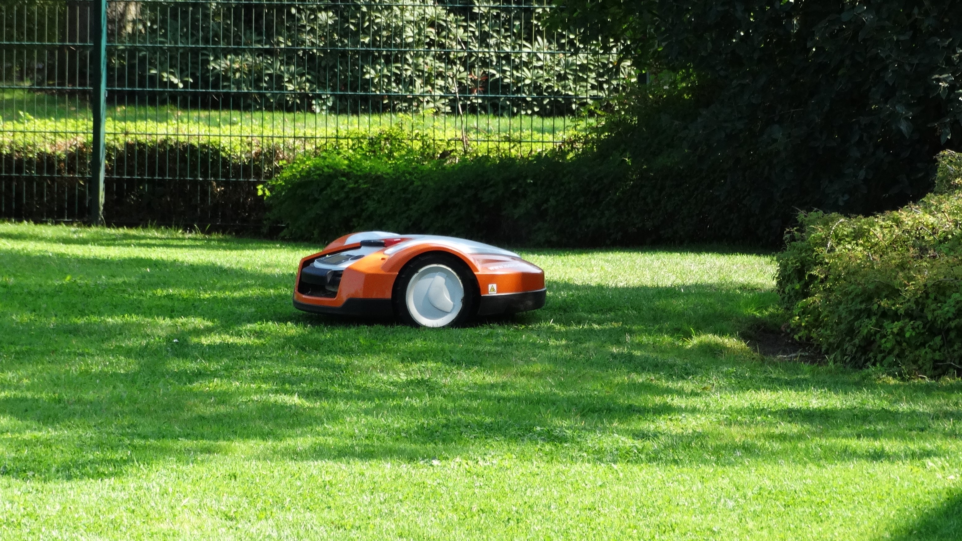 Hasznos tippek robotfűnyíróhoz 1. – kerttervezés