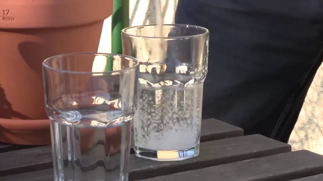 Víztartó kristállyal a hervadás ellen. Kísérlet.